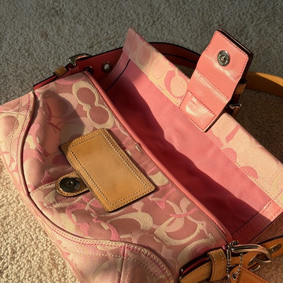 NWT! Rare 2005 COACH SoHo Optic Pink and Tan Shoulder Bag - Picture 4 of 9